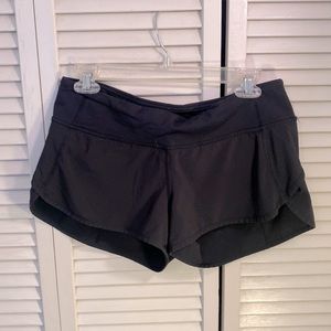 Lululemon 2.5” Speed up short size 6
